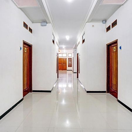Avisha Guest House Syariah Malang Exterior foto