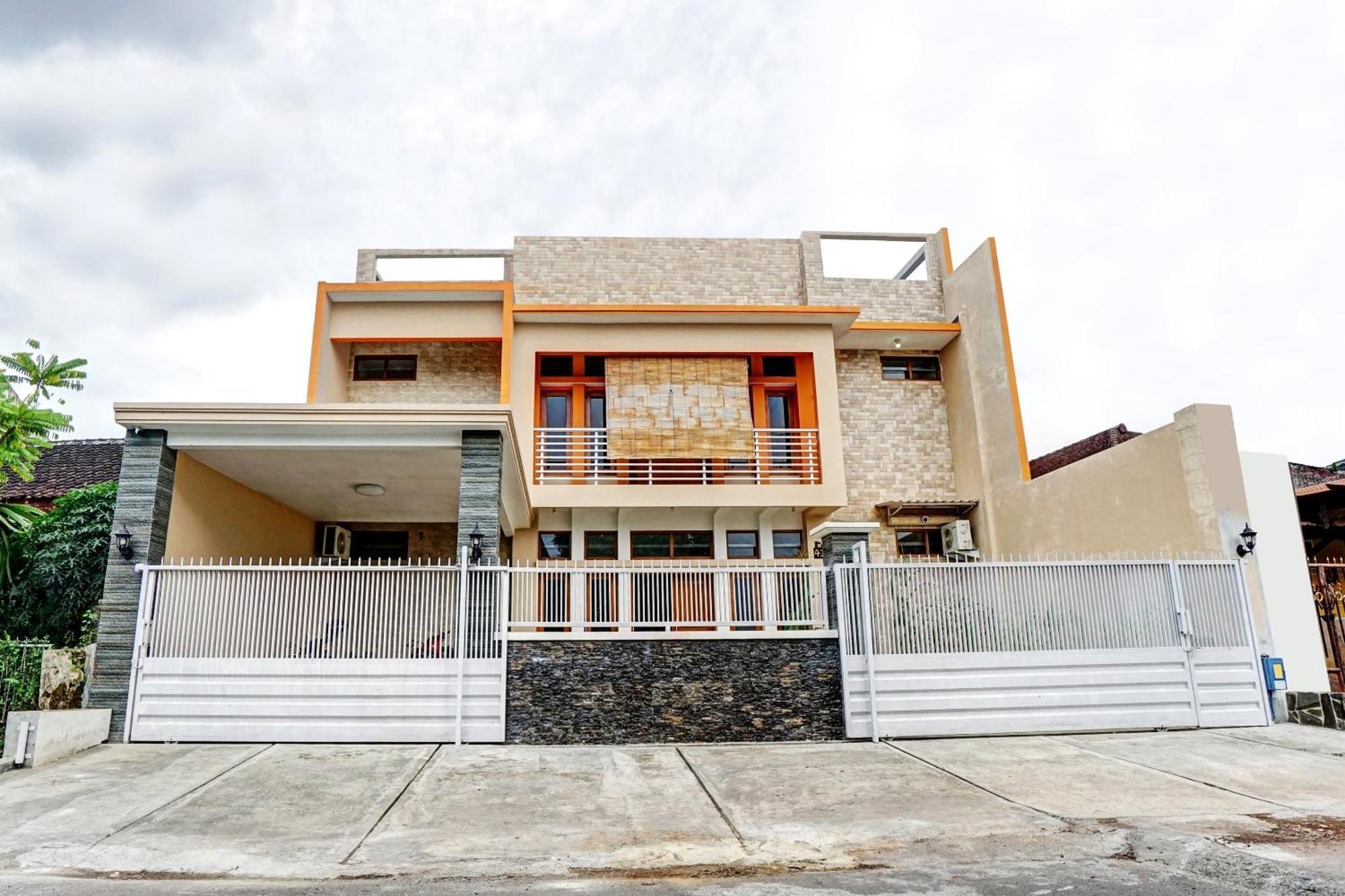Avisha Guest House Syariah Malang Exterior foto